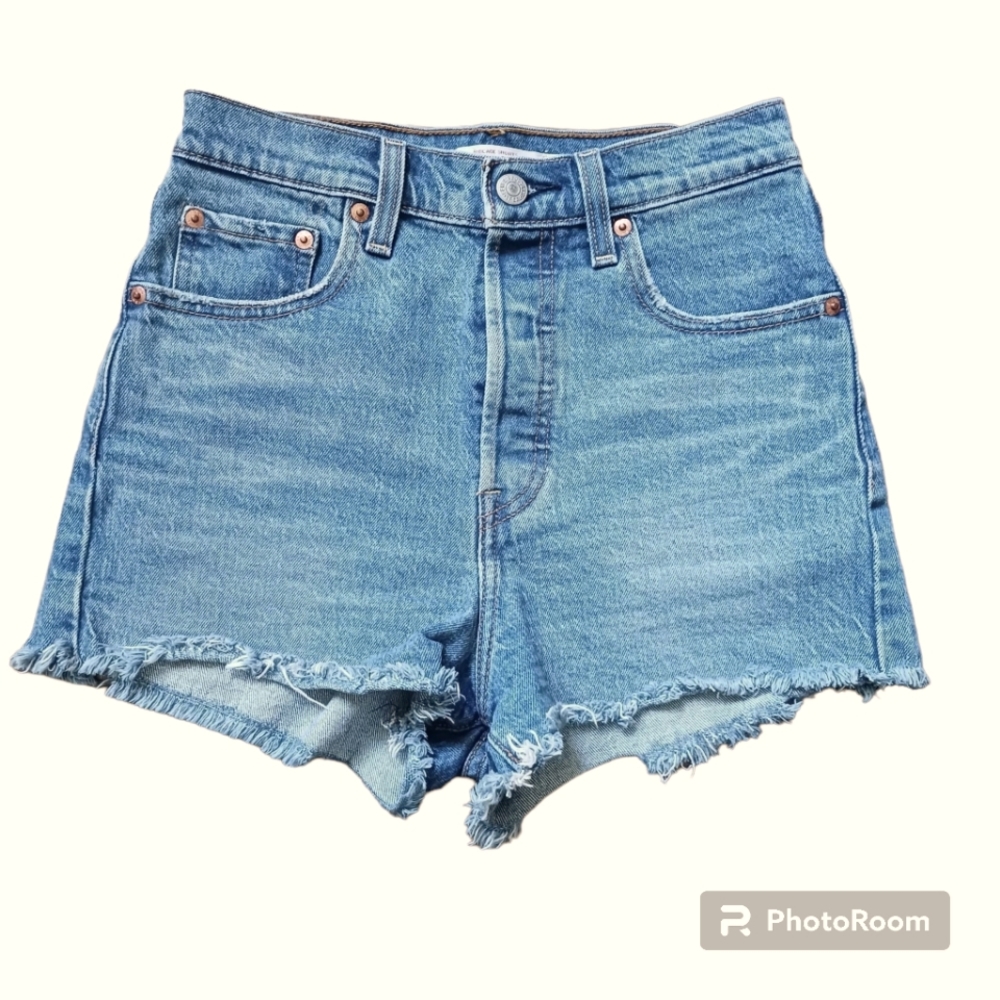 Levi's rib cage shorts